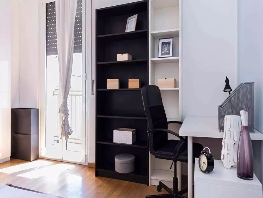 Immagine 2 di Camera in affitto  in Via Volterra12 a Milano