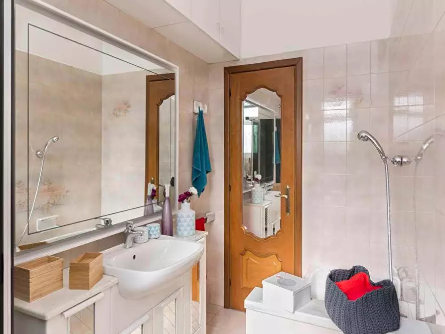 Immagine 26 di Camera in affitto  in Via Vincenzo Rabolini9 a Milano