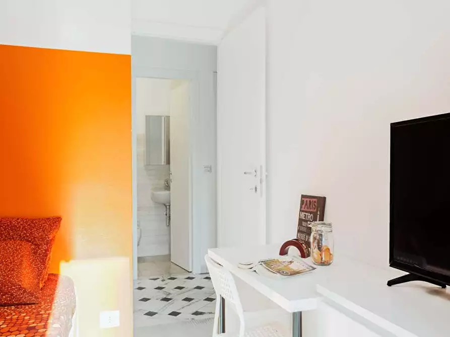 Immagine 2 di Camera in affitto  in Viale Tunisia13 a Milano