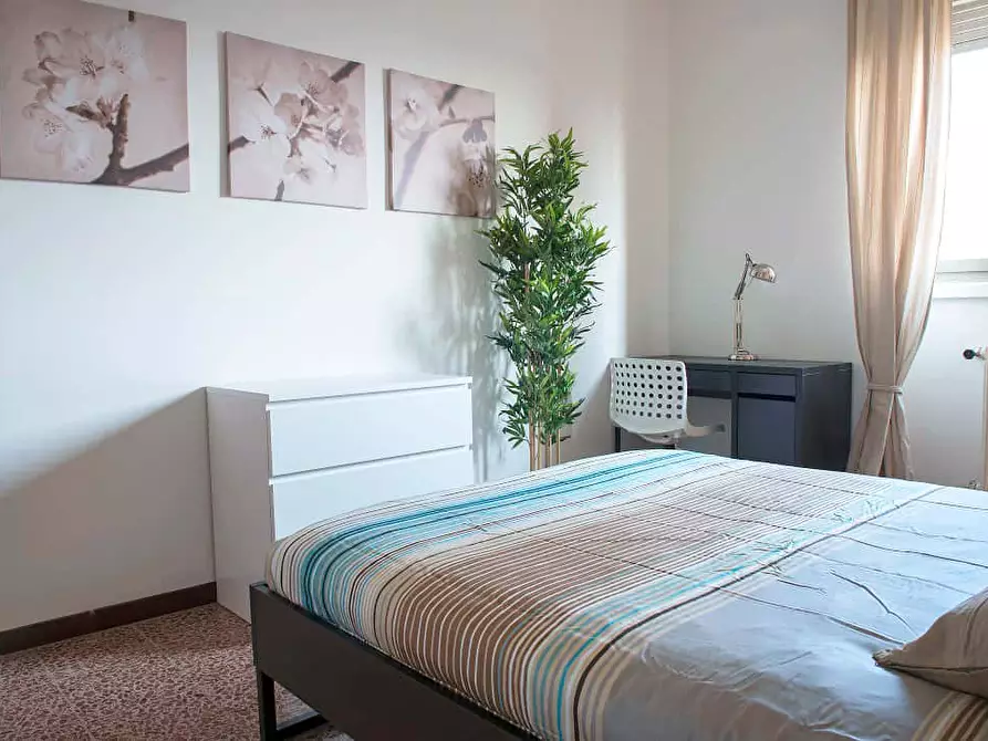 Immagine 3 di Camera in affitto  in Via Federico Engels9 a Milano