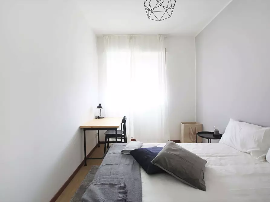 Immagine 5 di Camera in affitto  in Via Carlo Marx5 a Milano