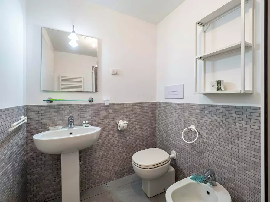 Immagine 41 di Appartamento in affitto  in Via Vigevano a Milano