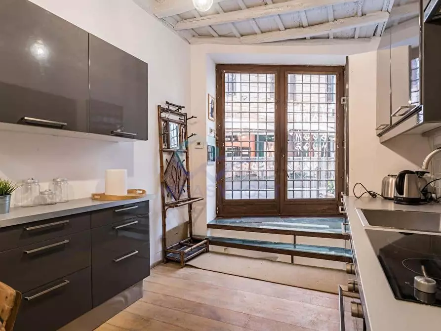 Immagine 8 di Appartamento in affitto  in Via Di Ponte Sisto72 a Roma