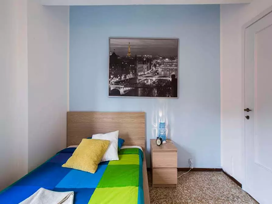 Immagine 2 di Camera in affitto  in Viale Carlo Espinasse10 a Milano