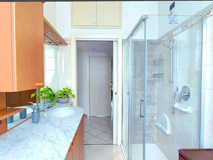 Immagine 11 di Appartamento in affitto  in Via Novara a Milano