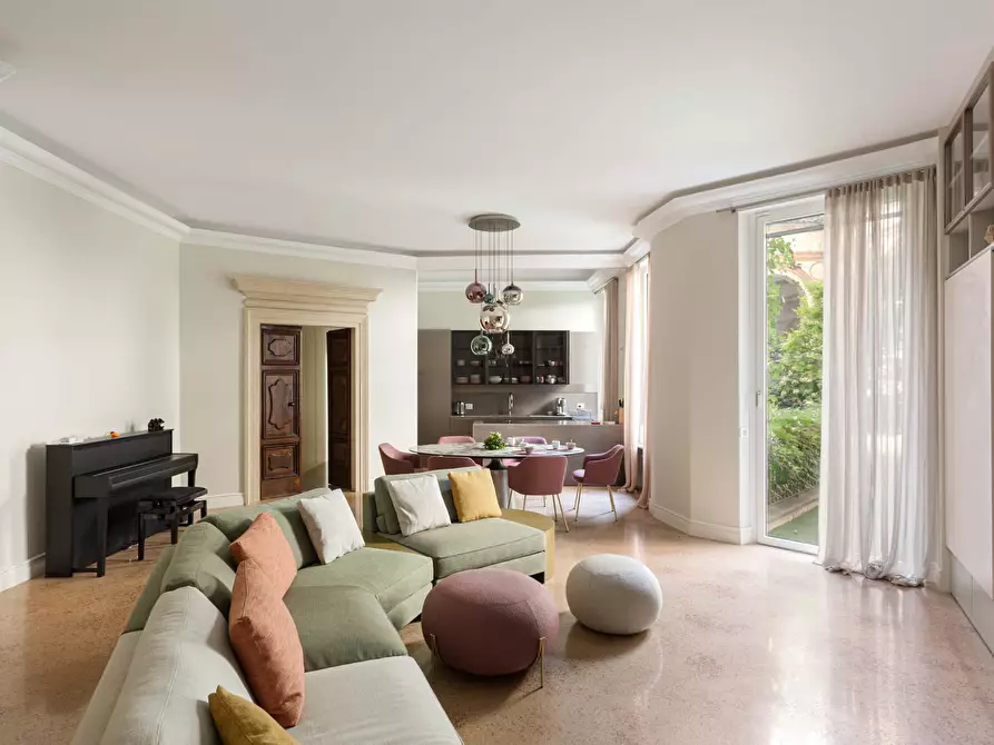 Immagine 22 di Appartamento in affitto  in Via dei Piatti4 a Milano