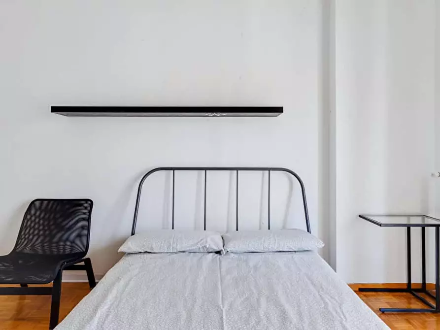 Immagine 3 di Camera in affitto  in Via Curtatone14 a Milano