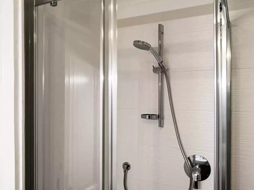 Immagine 47 di Appartamento in affitto  in Viale Varese a Como