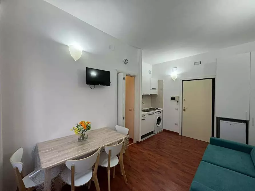 Immagine 13 di Appartamento in affitto  in Via Appia Nuova37 a Roma