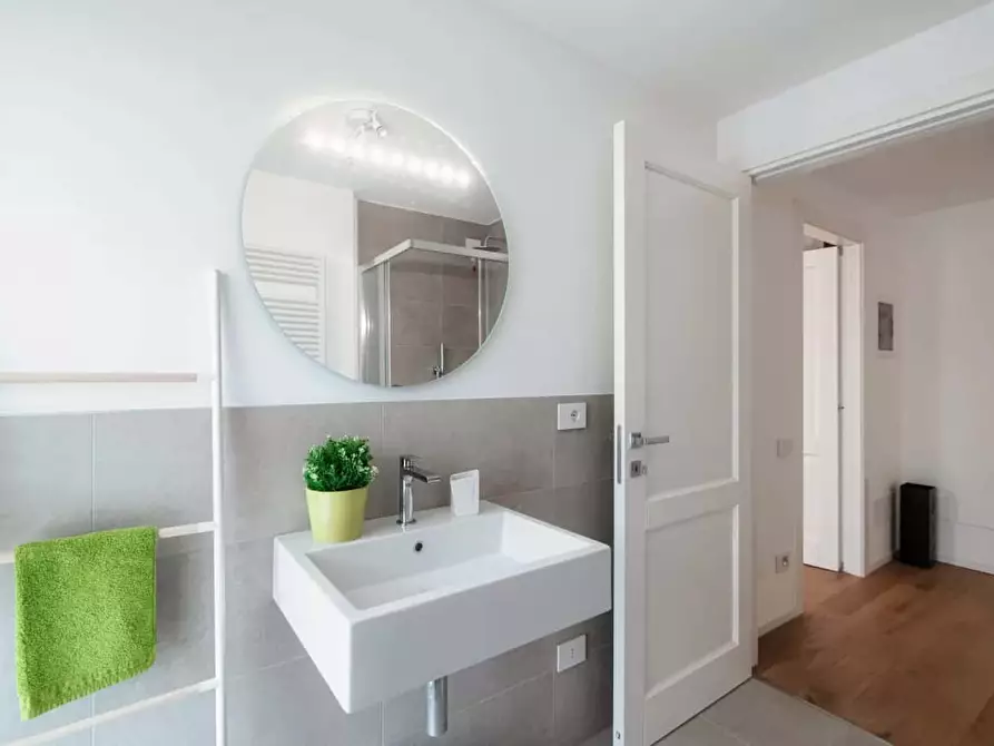 Immagine 44 di Appartamento in affitto  in Via Corrado e Giulio Venini a Como