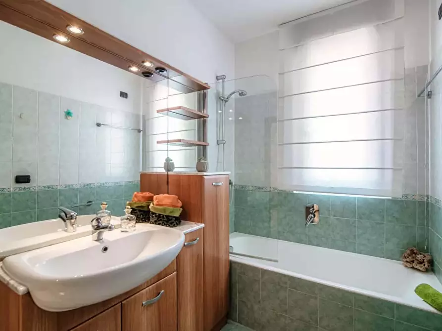 Immagine 41 di Appartamento in affitto  in Via Bellinzona a Como