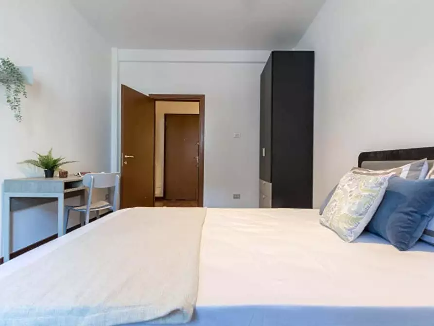 Immagine 4 di Camera in affitto  in Via Luciano Zuccoli19 a Milano