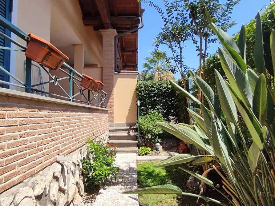 Immagine 40 di Appartamento in affitto  in Via Felice Caronni52 a Roma