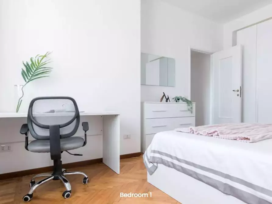 Immagine 3 di Camera in affitto  in Via Intra3 a Milano