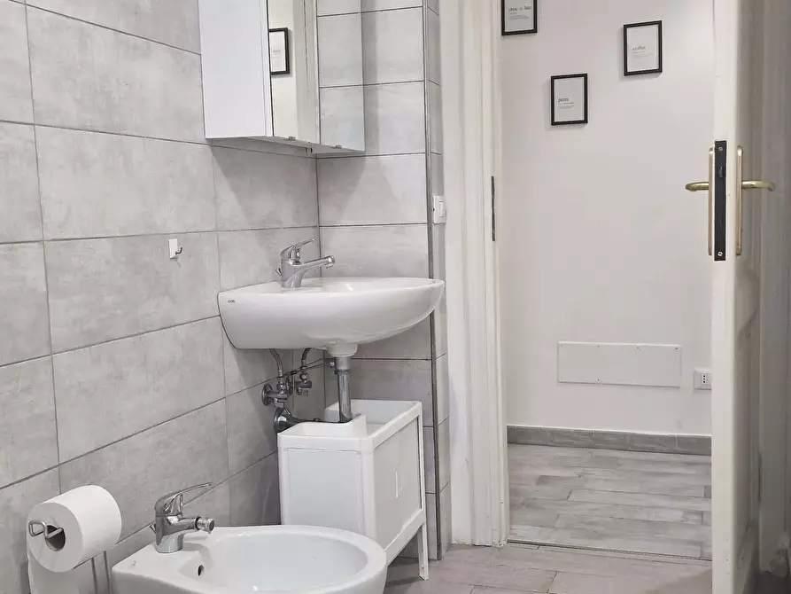 Immagine 15 di Camera in affitto  in Via Ostiense343 a Roma