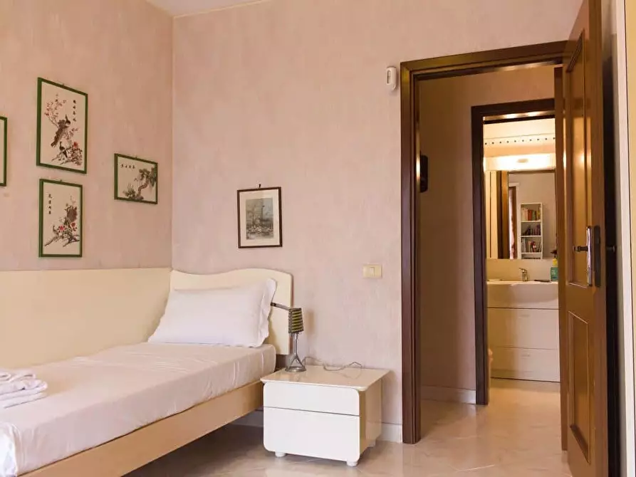 Immagine 12 di Appartamento in affitto  in Via degli Aldobrandeschi67 a Roma