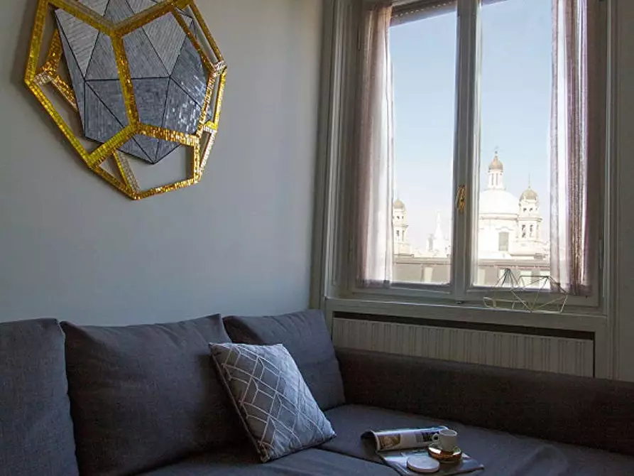 Immagine 9 di Appartamento in affitto  in Via dei Piatti8 a Milano