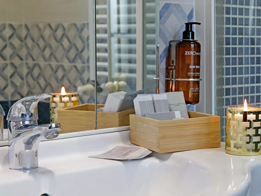 Immagine 29 di Appartamento in affitto  in Via Taranto93 a Roma