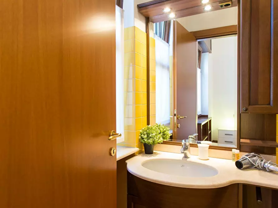 Immagine 25 di Appartamento in affitto  in Via Luigi Settembrini a Milano