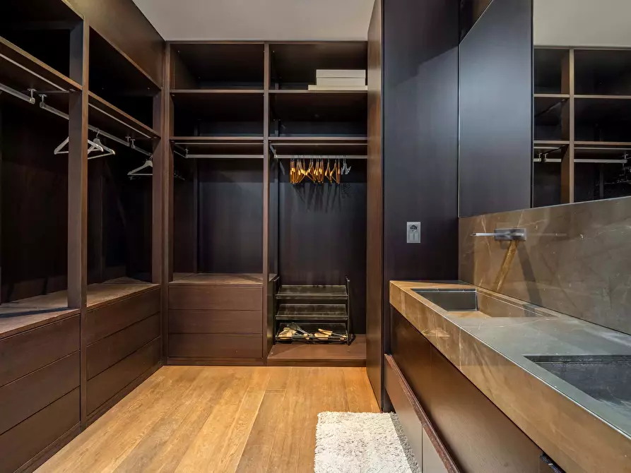 Immagine 57 di Appartamento in affitto  in Via Borgonuovo4 a Milano