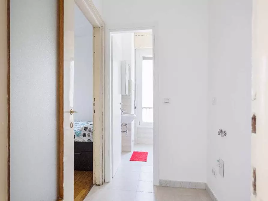 Immagine 16 di Camera in affitto  in Viale Tunisia13 a Milano