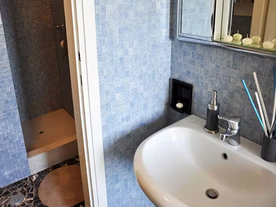 Immagine 19 di Camera in affitto  in Via Mauro Macchi44 a Milano