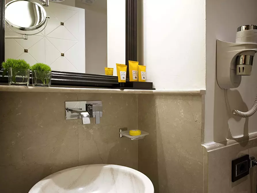 Immagine 6 di Camera in affitto  in Via dei Brunelleschi1 a Firenze