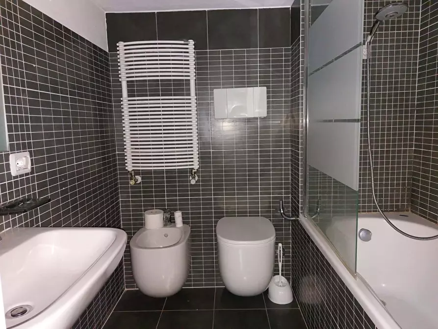 Immagine 10 di Appartamento in affitto  in Via Arnolfo di Cambio1 a Milano