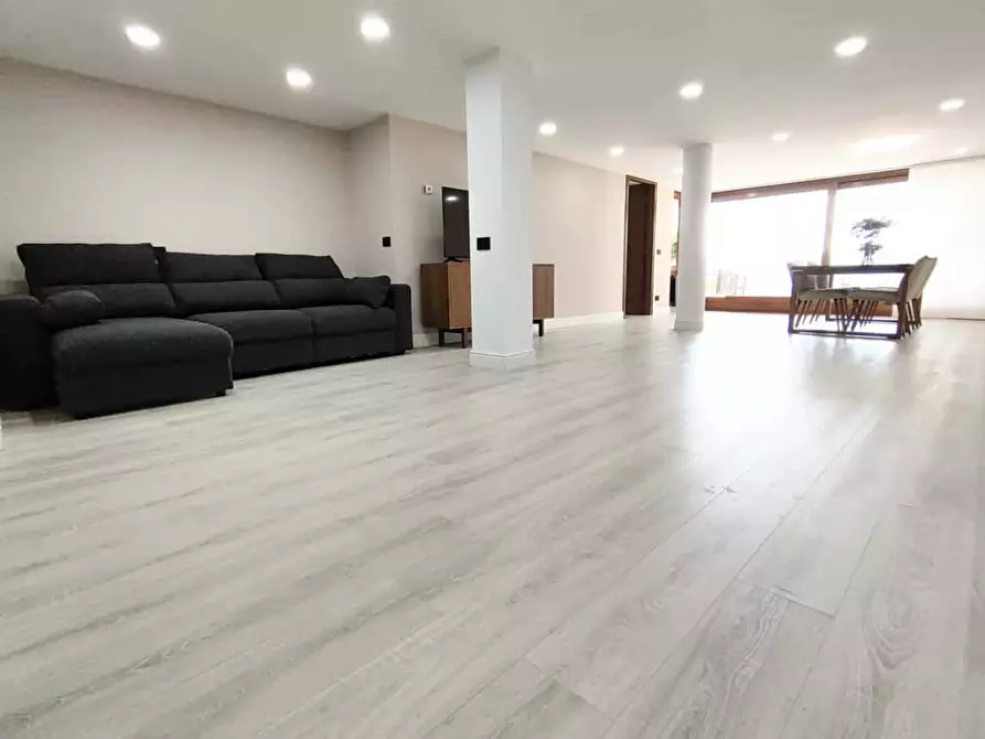 Immagine 76 di Appartamento in affitto  in Via Bellinzona55 a Como