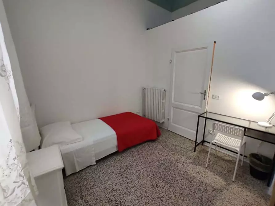 Immagine 4 di Camera in affitto  in Via Bronzino39 a Firenze