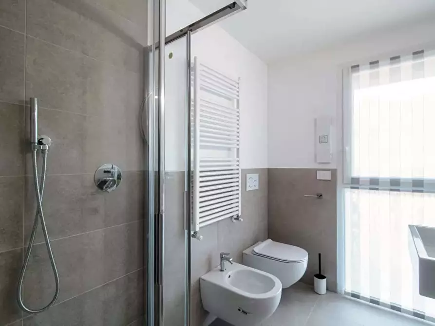 Immagine 42 di Appartamento in affitto  in Via Corrado e Giulio Venini a Como