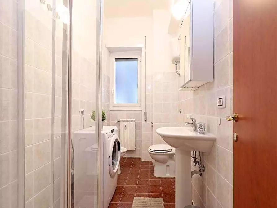 Immagine 16 di Camera in affitto  in Via Oderisi da Gubbio198 a Roma