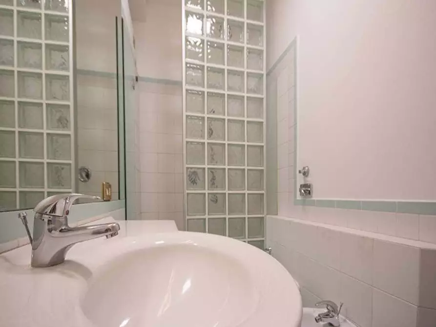 Immagine 13 di Camera in affitto  in VIA RESSI12 a Milano