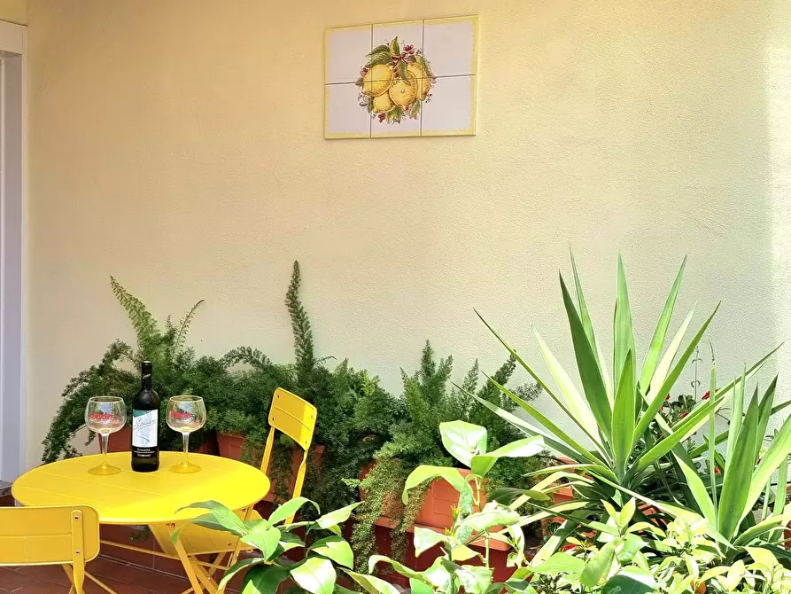 Immagine 21 di Camera in affitto  in Via dei Tribunali268 a Napoli