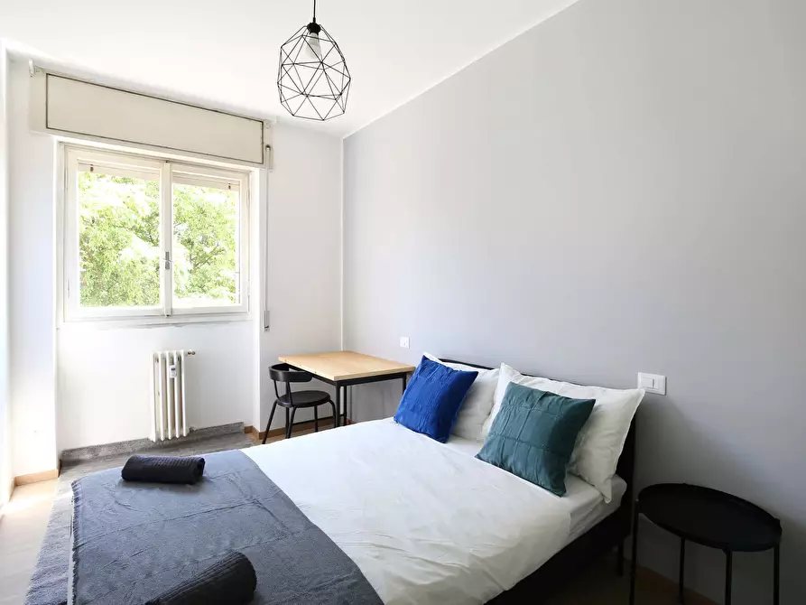 Immagine 1 di Camera in affitto  in Via Carlo Marx6 a Milano