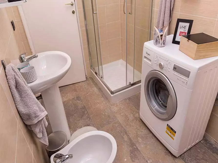 Immagine 11 di Camera in affitto  in Via Giulio Tarra1 a Milano