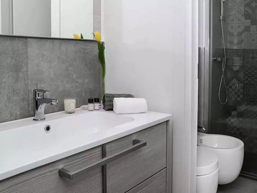 Immagine 18 di Appartamento in affitto  in Via Coloniola a Como