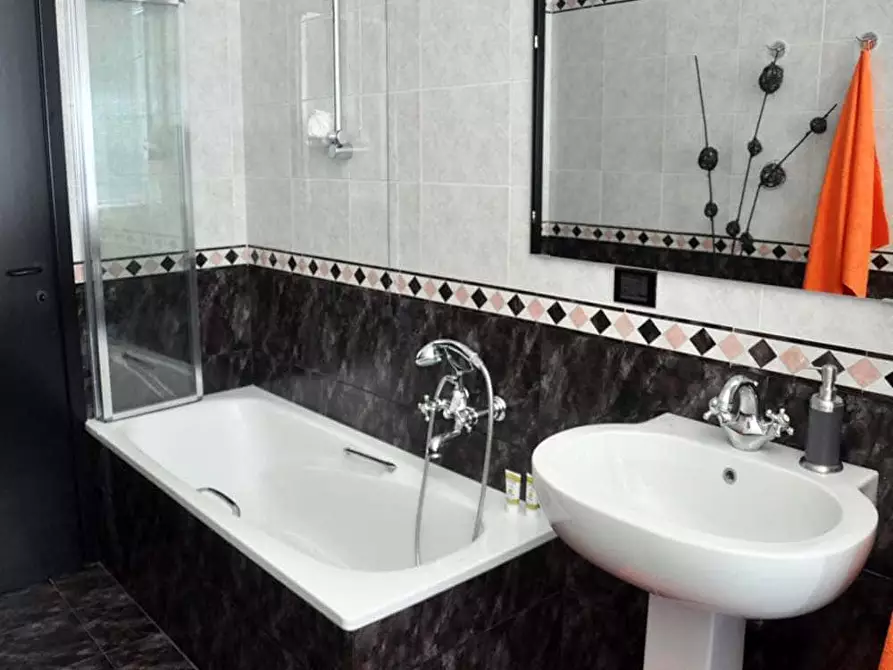 Immagine 13 di Camera in affitto  in Via Gustavo Fara39 a Milano