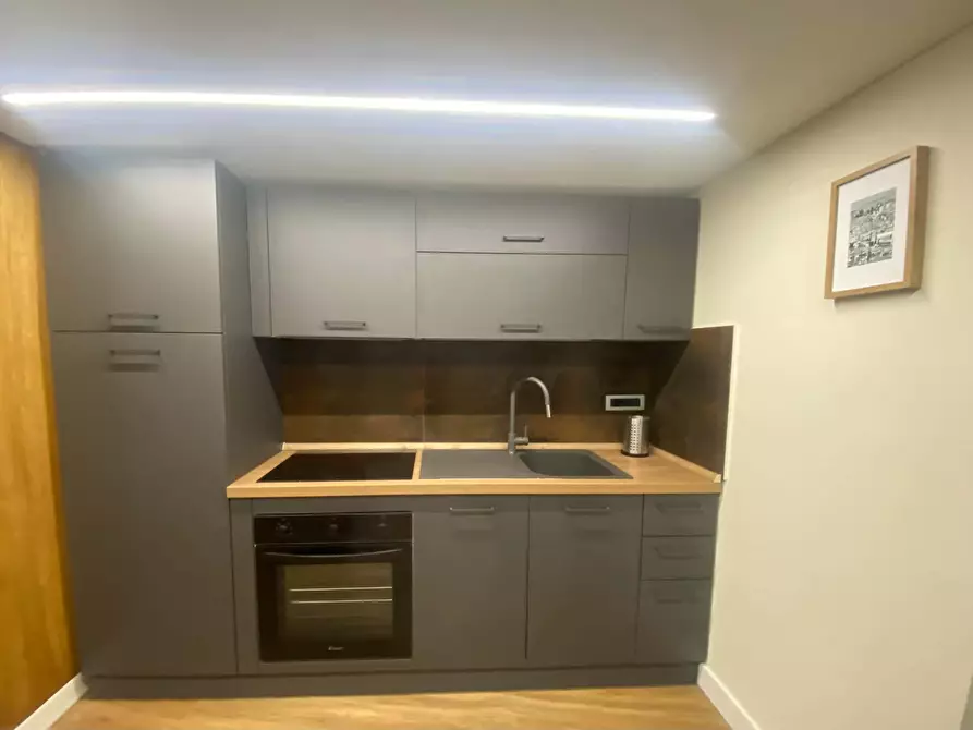 Immagine 9 di Appartamento in affitto  in Via S.Carlo Alle Mortelle4 a Napoli