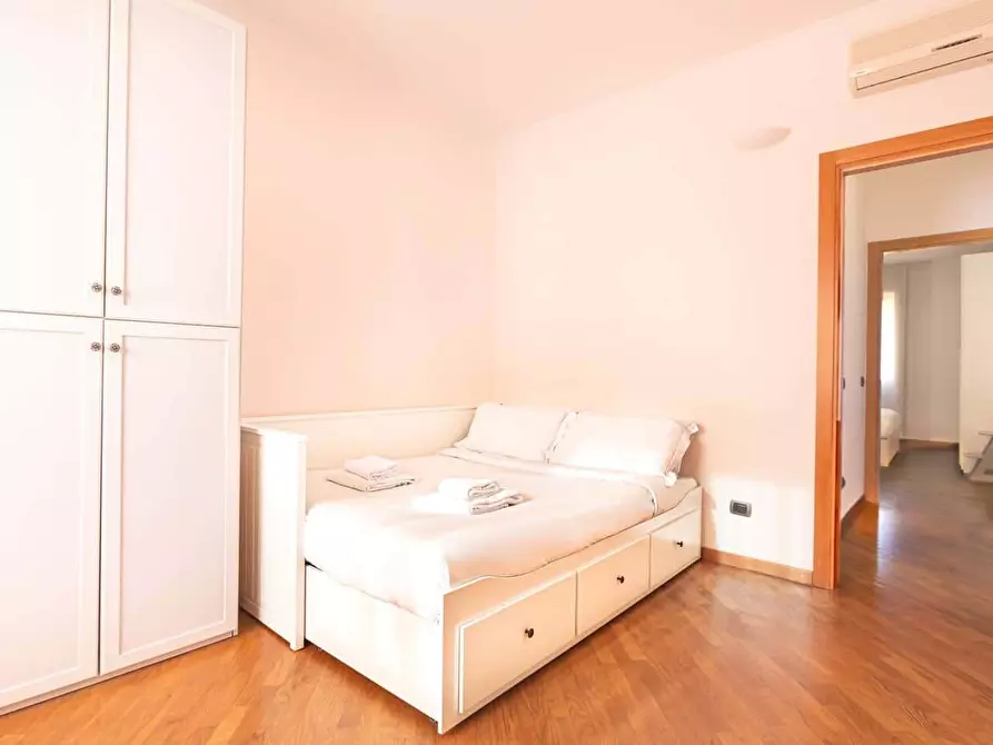 Immagine 1 di Camera in affitto  in Via Ruggero di Lauria12 a Milano