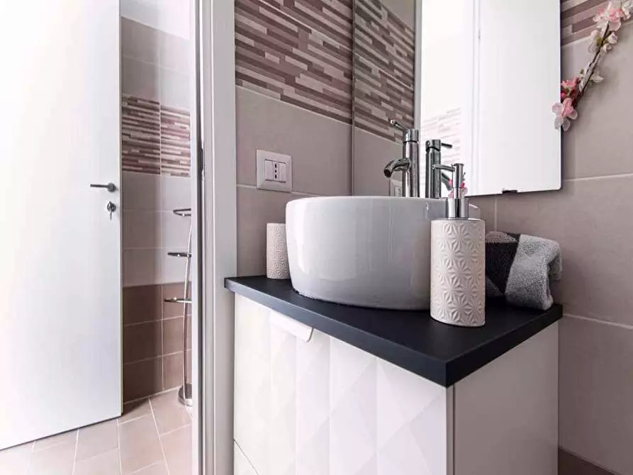 Immagine 21 di Camera in affitto  in Viale Nazario Sauro4 a Milano