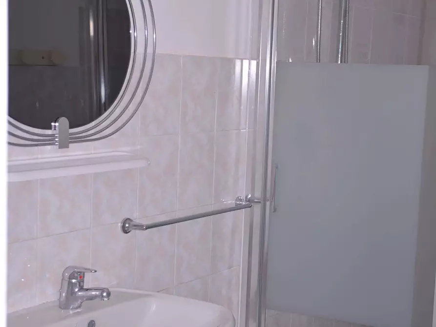 Immagine 8 di Camera in affitto  in Via Ingurtosu9 a Cagliari