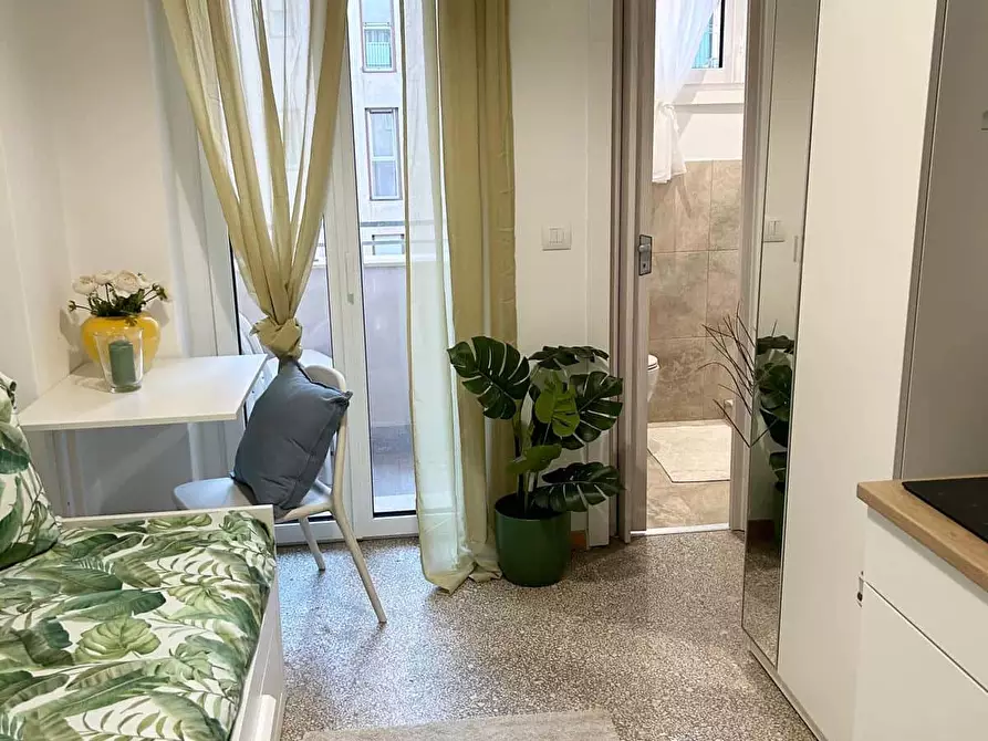 Immagine 2 di Camera in affitto  in Viale Coni Zugna43 a Milano