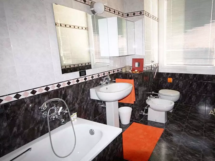 Immagine 28 di Camera in affitto  in Via Gustavo Fara39 a Milano