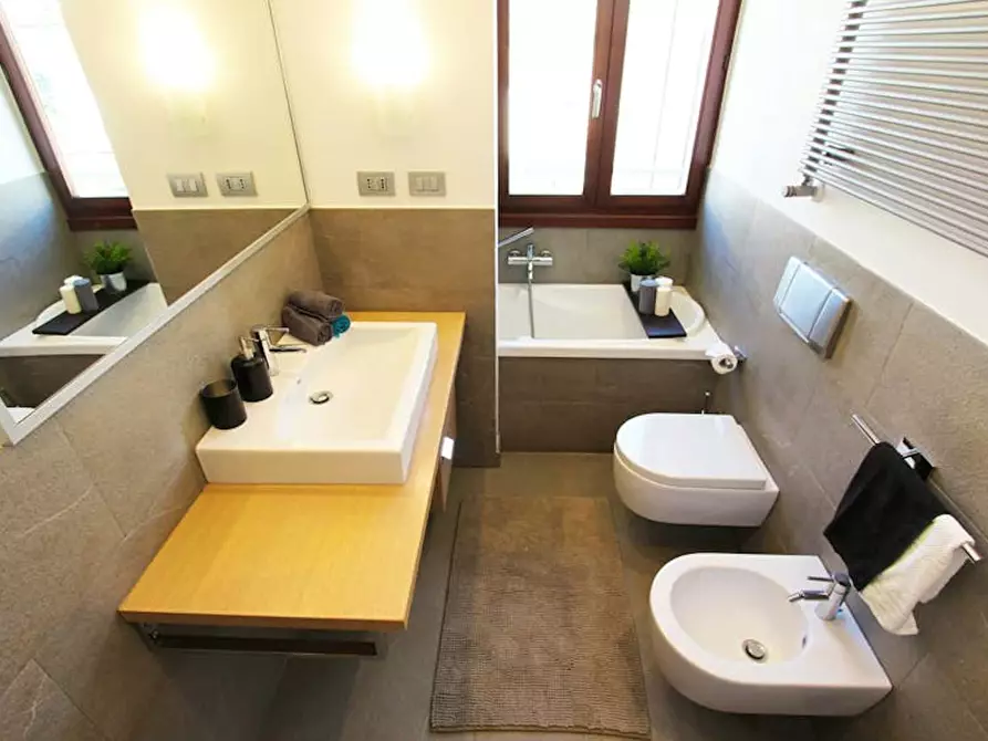 Immagine 11 di Camera in affitto  in Via Augusto Murri a Venezia