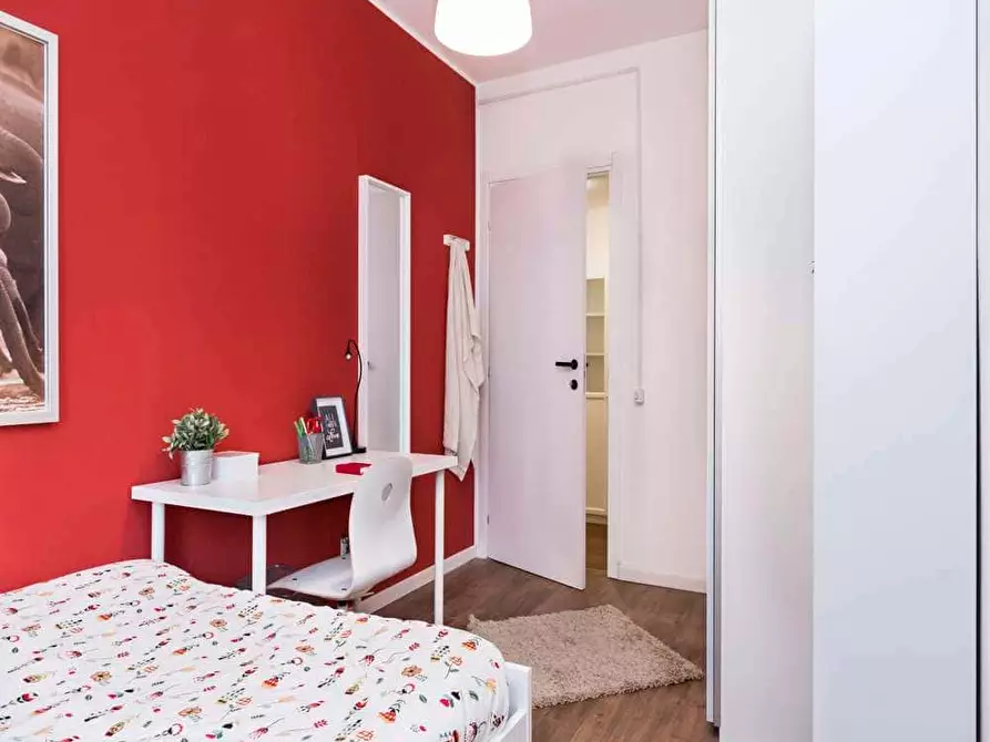 Immagine 3 di Camera in affitto  in Via Antonio Canova25 a Milano