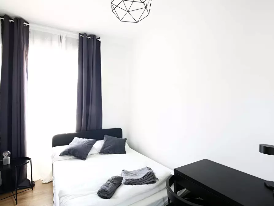 Immagine 2 di Camera in affitto  in Via Benjamin Constant6 a Milano