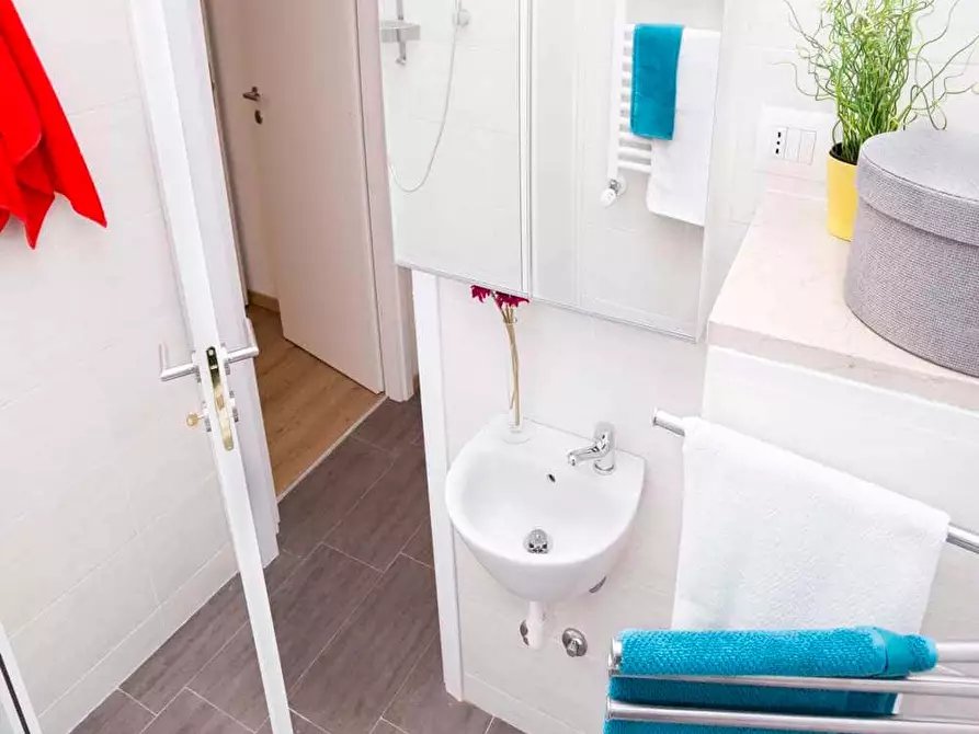 Immagine 43 di Camera in affitto  in Via Legnone15 a Milano