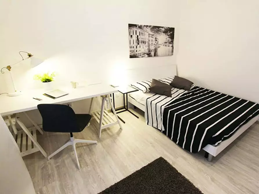 Immagine 2 di Camera in affitto  in Via Bissuola120 a Venezia