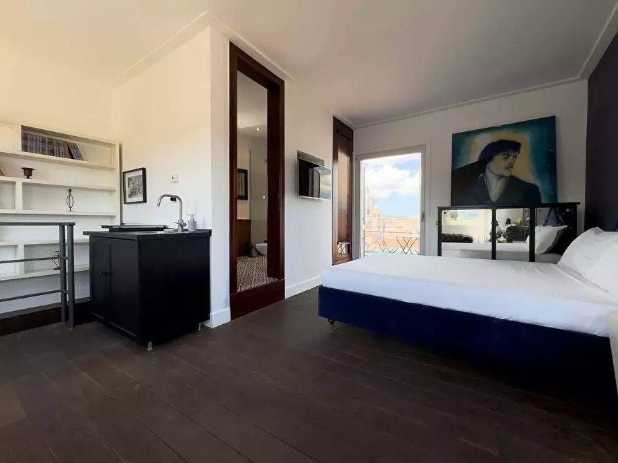 Immagine 8 di Appartamento in affitto  in Via Mario de' Fiori42 a Roma